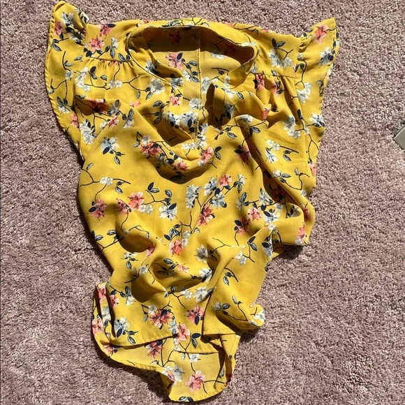 Floral Yellow blouse. AโGACI - Picture 3 of 7